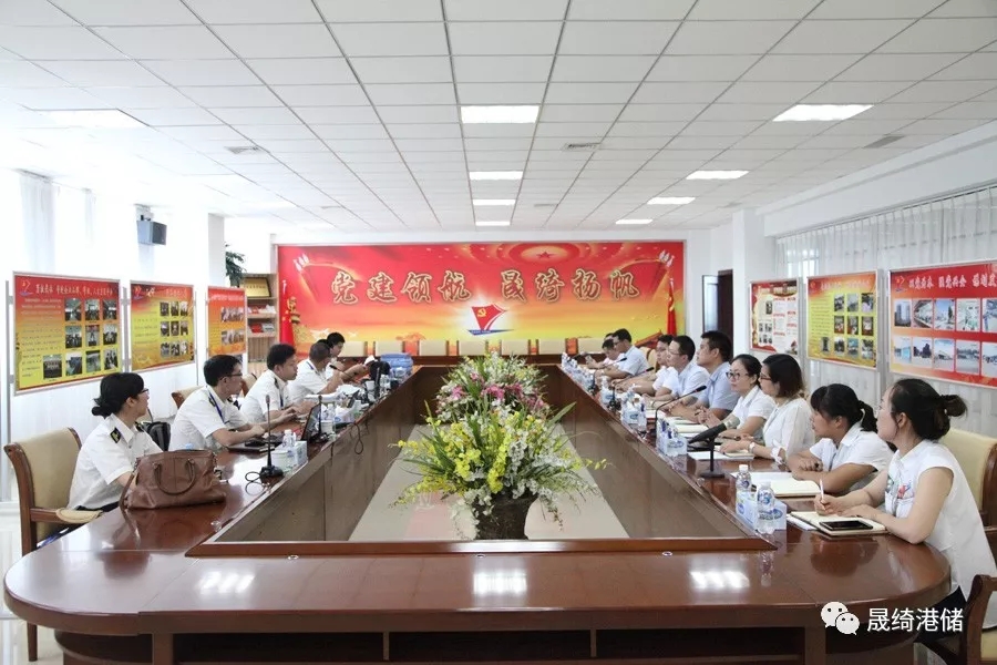 海關(guān)領(lǐng)導(dǎo)蒞臨集團公司進行“海關(guān)AEO高級認(rèn)證”現(xiàn)場復(fù)審